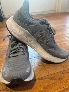 New Balance Men's Gray Athletic Running Shoes fresh foam 1080